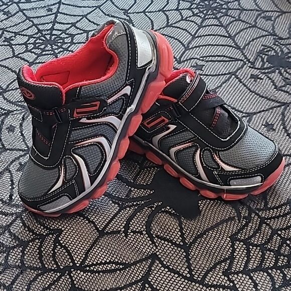 Red, Black, & Silver Velcro Boys Sneakers Size 5 - Picture 1 of 8